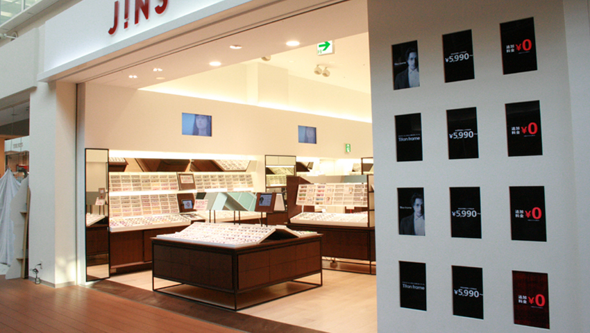 JiNS raraport Toyosu<br>デジタルサイネージ  (2010～2015年)